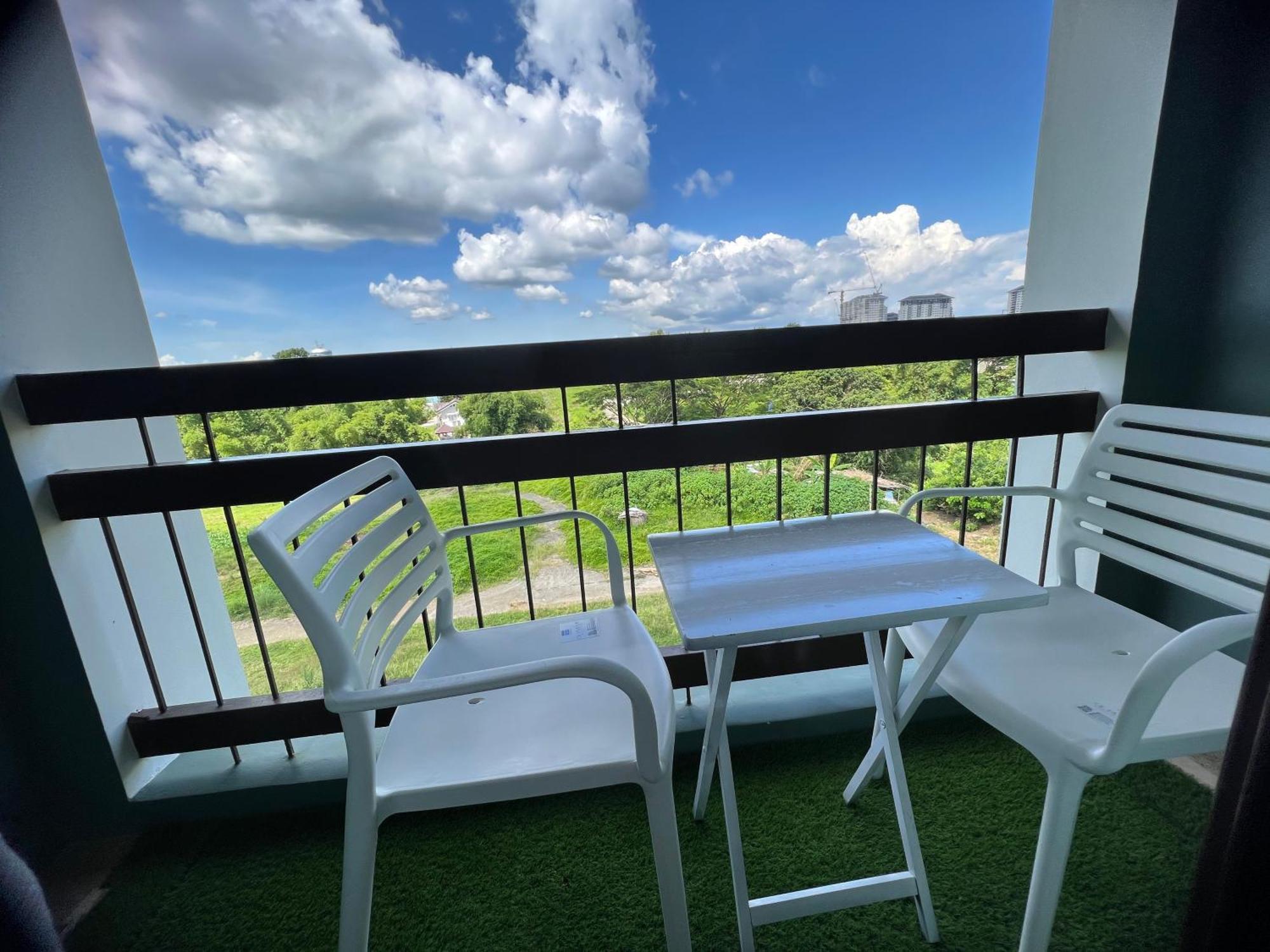 Cozyvilla At Pine Suites Tagaytay 2Br Or Studio With Free Parking Studio Offsite 2Br And Deluxe Studio Basement タガイタイ エクステリア 写真